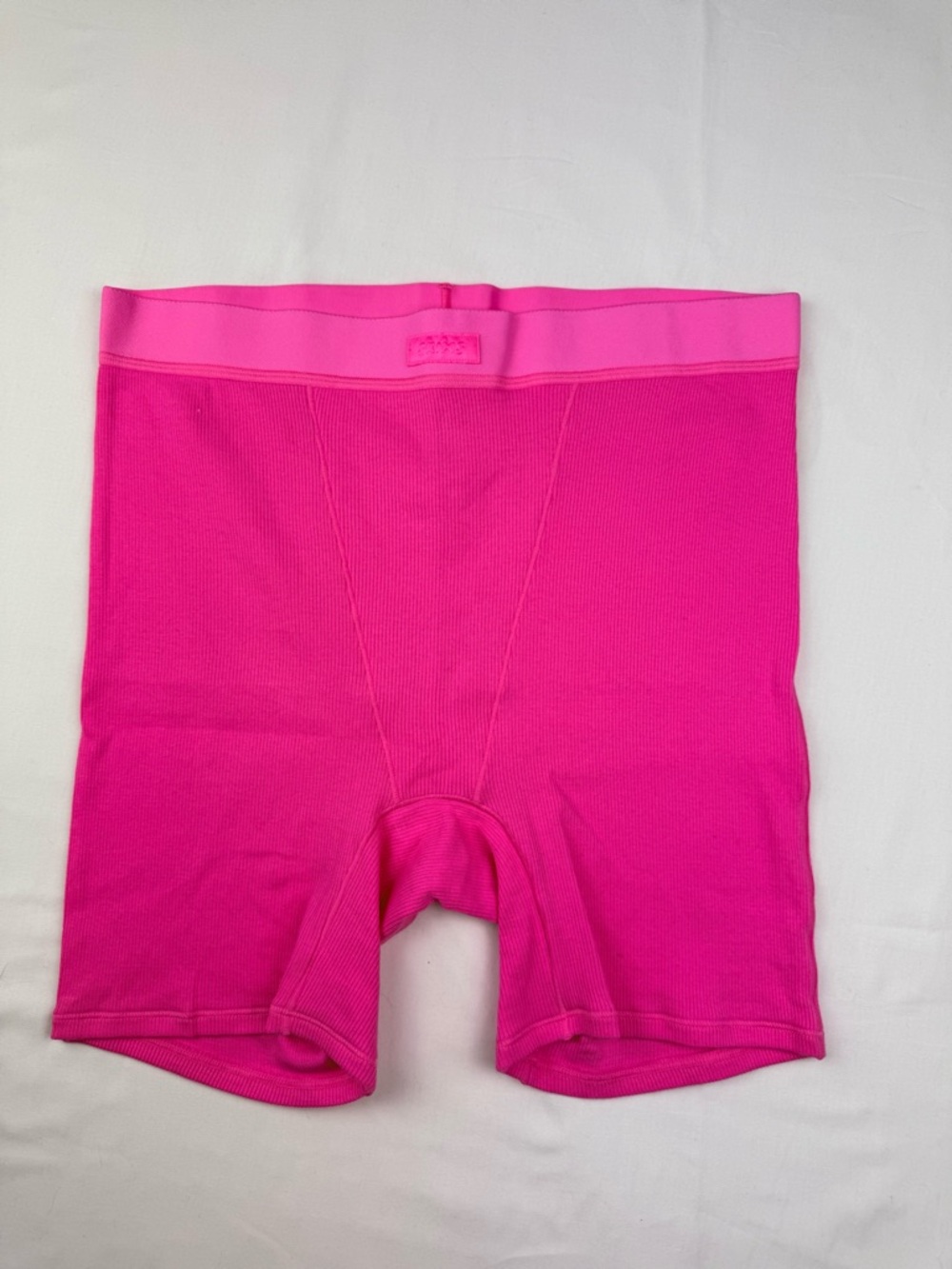SKIMS Hot Pink Seamless Boxer Shorts size medium